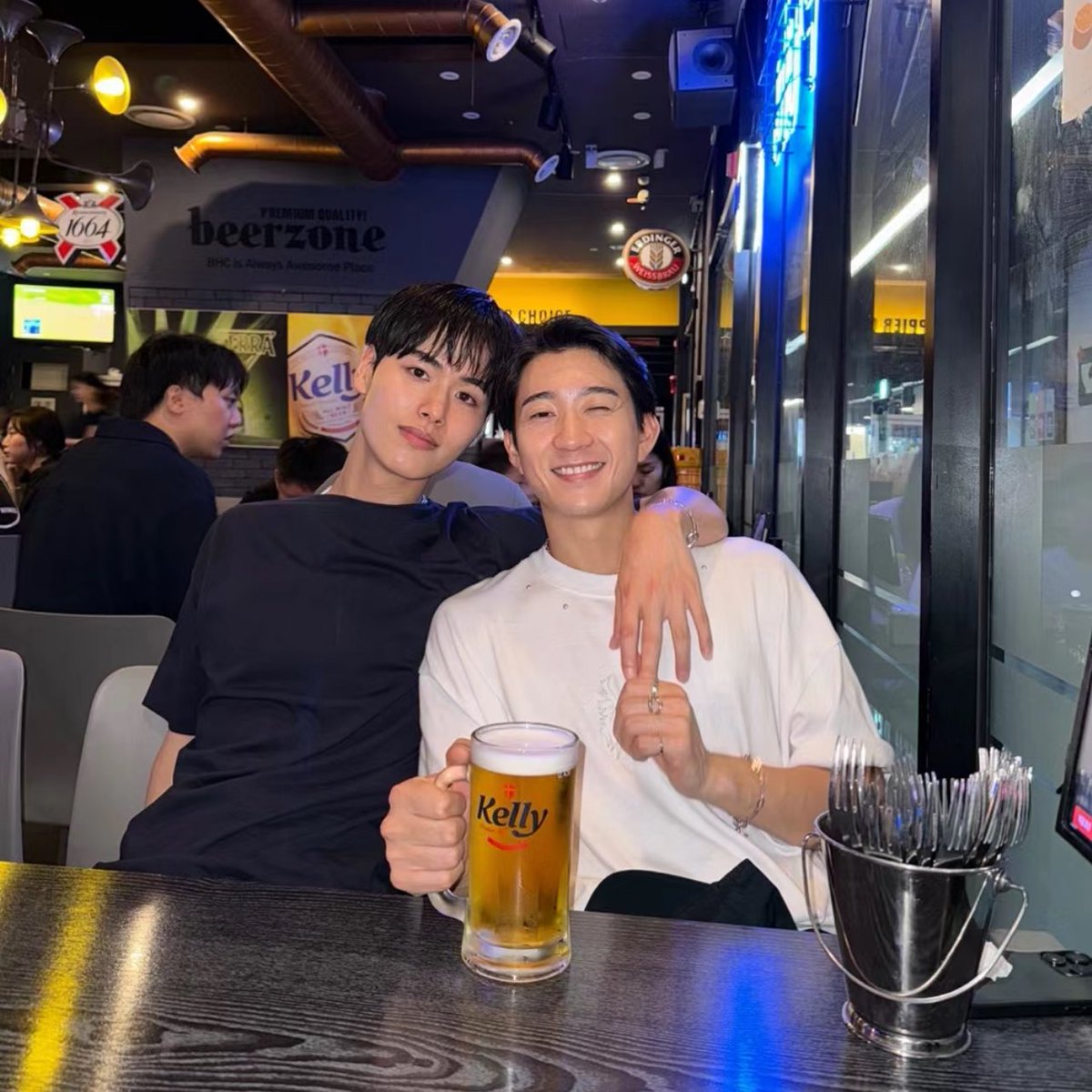 kimjeon42's tweet photo. ไดมาลงรูปคู่ในเสี่ยวหงซู แล้วมาสามรูปจุกๆ คลั่งรักกันเว่อ 😭😭😭

#theboyfriend #daishun https://t.co/Dx56rMrpyi
