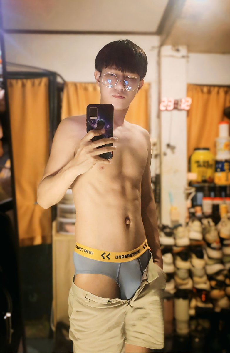 พักผ่อน หย่อนจู๋ 😅😝 #ฝากรีทวิตด้วยนะครับ #fwbกรุงเทพ #หมู่