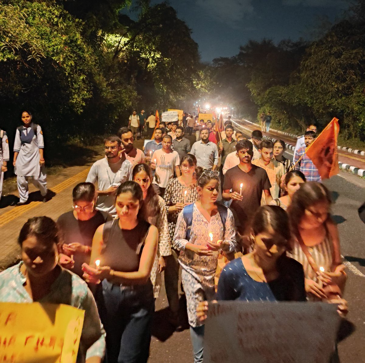 ABVPVoice's tweet photo. Karyakartas of ABVP JNU organized a march in solidarity with the Hindus of Bangladesh facing ongoing genocide. https://t.co/oDnokuznUq