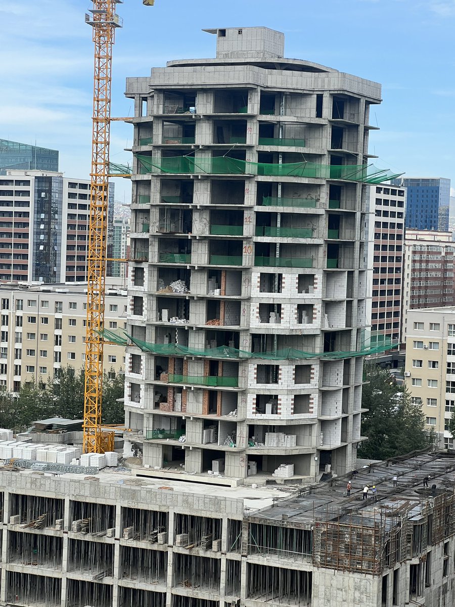 Номин одоо болио, блокон дүүргэлттэй байшингаа м2 8 сая гэхийн.