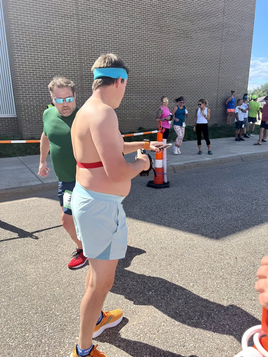 ragnarupdates's tweet photo. Van #2 making their way to Forest Lake with Tony handing off to Toby to complete their first runs! #Ragnar2024 #RagnarMinnesota #The12thPrime https://t.co/Yefljq23fl