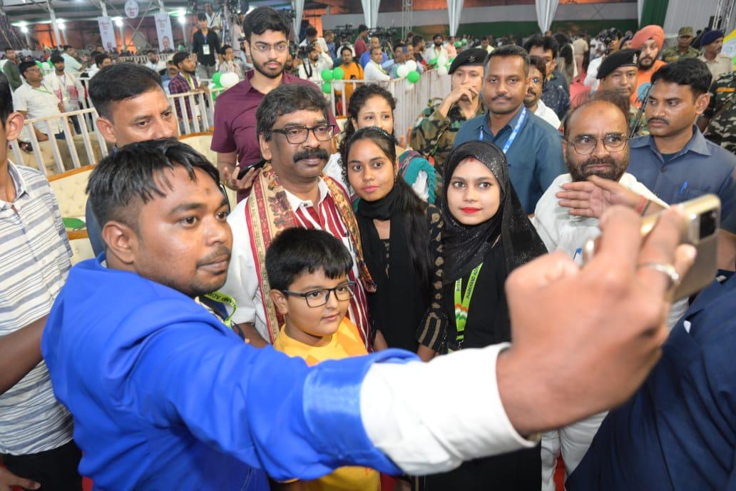 zarin_asif's tweet photo. Happy birthday CM @HemantSorenJMM https://t.co/EVlijD61TR