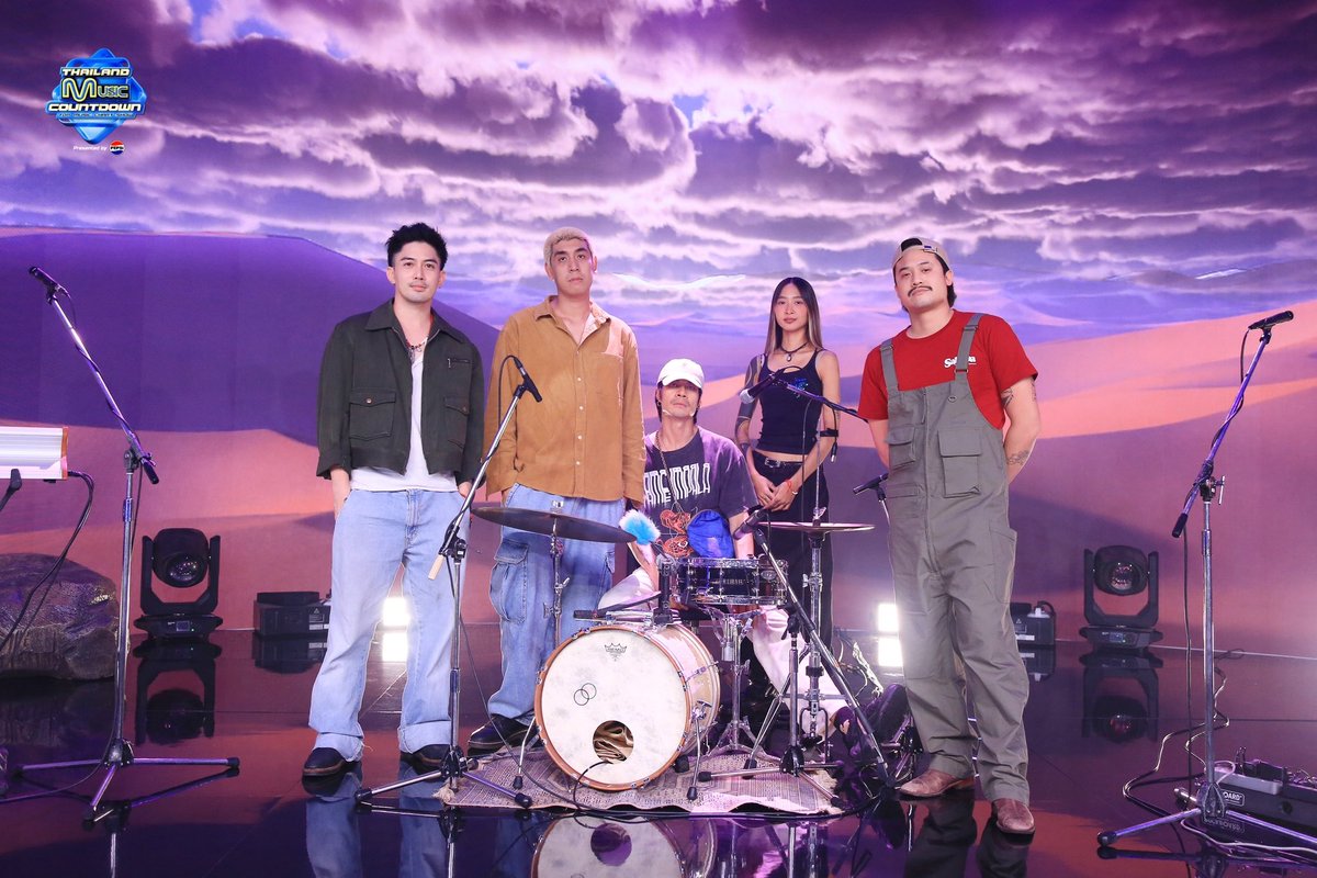 MaxJenmana's tweet photo. 🎤 พบกับ Max Jenmana x Venn และโชว์เพลงใหม่ #FeelAgain ครั้งแรกใน #TMCCountdownpresentedbyPEPSI EP.14

วันอาทิตย์ที่ 11 สิงหาคมนี้ เวลา 17.30 น. ทางช่อง 3HD หรือ https://t.co/Q9ozOSY8GJ

#VAXMENN 
#TMCCountdown #ThailandMusicCountdown
#Ch3Thailand #TrueCJCreations https://t.co/78ySMiDALK
