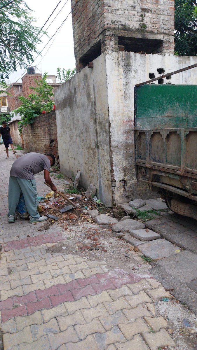 bdosatwari's tweet photo. 📢Block Satwari is dedicated to Legacy Waste Clearance. Let's unite to ensure proper disposal and make our community cleaner and healthier. 🌿🗑️ #SwachhataPakhwada #JammuSangram @acd_jmu @acd_jmu @swachhbharat @jkrddpr @diprjk @OfficeOfLGJandK @listenshahid https://t.co/En1OCxpwKp