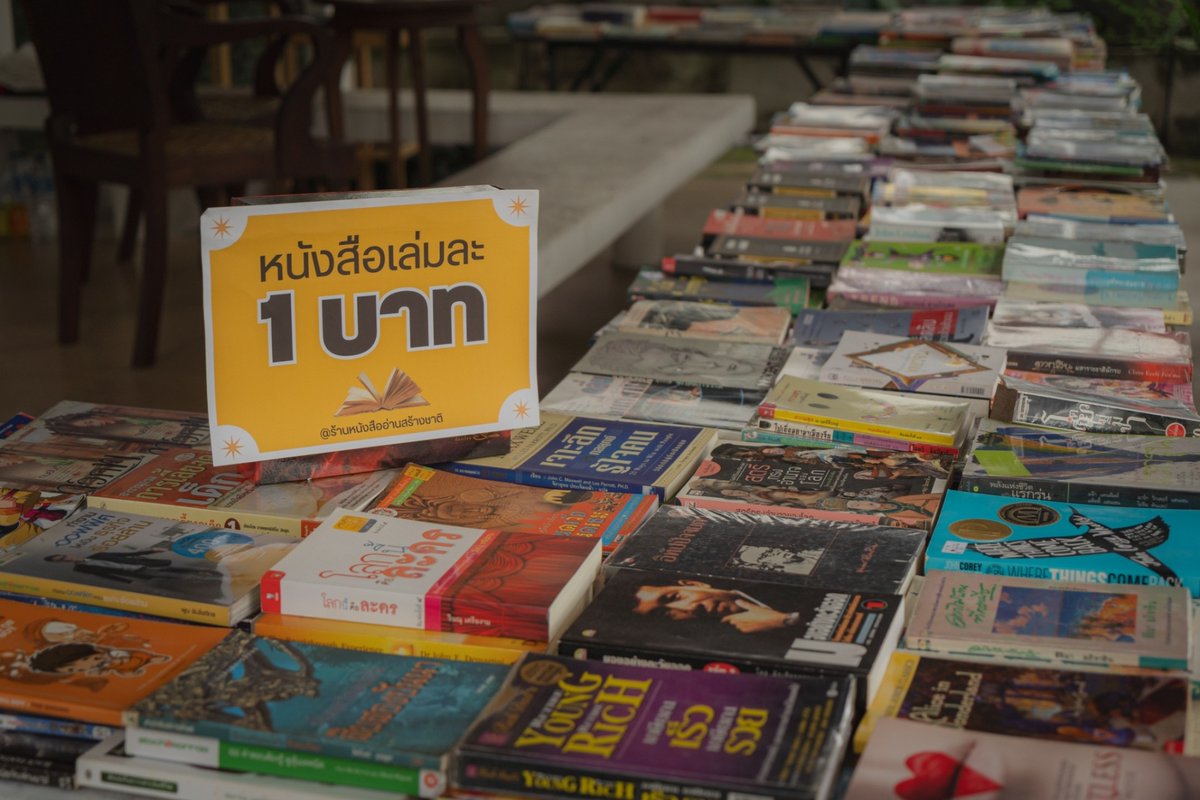 Mirror_org's tweet photo. เปิดแล้วจ้า!!! ‘ร้านหนังสือมูลนิธิกระจกเงา’
พื้นที่หมุนเวียนหนังสือ
ให้การอ่านไม่มีวันตาย 📷📷
ให้ทุกค���เข้าถึงหนังสือได้แบบจุกๆ
.
พิเศษ!! วันแรกของการเปิดร้าน
มีกิจกรรม หนังสือเล่มละ 1 บาท
โปรโมชั่นส่วนลดตลอดเดือน
และแจกฟรีหนังสือนิทานเด็ก
สำหรับคุณพ่อคุณแม่ที่จูงมือลูกๆ มาซื้อหนังสือ
—————————
หลายสิบปี
ที่หนังสือจากโครงการอ่านสร้างชาติ มูลนิธิกระจกเงา
ออกเดินทางตั้งแต่บ้านผู้บริจาค ไปหาเด็กๆ
ไปสร้างห้องสมุด จัดกิจกรรมนักอ่าน
จัดทำหนังสือนิทานภาพ กระจายชุมชน
.
หลายสิบปีเช่นกัน ที่หนังสือดีถูกรวมไว้
ตั้งแต่นิทาน, วรรณกรรม, นวนิยาย,
ประวัติศาสตร์, ธรรมะ, สารคดี, เร���่องสั้น ฯลฯ
เพื่อสร้างเป็นพื้นที่ประจำของการอ่าน
ให้นักอ่านทุกช่วงวัย
.
จนวันนี้เกิดเป็น
“ร้านหนังสือมูลนิธิกระจกเงา”
ตั้งอยู่ที่ ซอยวิภาวดี 62 แยก 4-7
(ตรงข้ามศูนย์รับบริจาคมูลนิธิกระจกเงา)
เปิดทุกวัน ตั้งแต่เวลา 10.30 - 18.30น.
.
ที่นี่คุณอาจได้เจอหนังสือที่ใช่
ปรากฏขึ้นในซอกหลีบหนึ่งของชั้นวาง
รอให้คุณหยิบ แล้วหย่อนตัวลงสักที่บริเวณร้าน
เพื่ออ่านมันจนจบ
.
หรือคุณจะหยิบมันกลับบ้านไปด้วยกันก็ได้
ในราคาลด 50% จากปก
ทุกครั้งที่หนังสือในร้านกลับบ้านกับคุณไป
เด็กๆ นักเรียนในโรงเรียนบนดอย , ต่างจังหวัด
ก็จะได้ห้องสมุดใหม่จากการอุดหนุนนั้นทันที
.
ส่วนใครมีหนังสือที่อ่านจบแล้วอยากส่งต่อ
สามารถนำมันมาหาเพื่อนใหม่ ให้ทรัพยากรหนังสือเกิดการหมุนเวียนไปยังเด็กๆ และนักอ่านได้ที่ร้านหนังสือแห่งนี้เช่นกัน
.
โครงการอ่านสร้างชาติ ยินดีรับบริจาคหนังสือทุกประเภท
.
📷วิธีการเดินทางด้วยรถสาธารณะ
- รถเมล์ลงป้ายโรงแรมมิราเคิลแกรนด์ หรือสโมสรตำรวจ ต่อวินเข้ามามูลนิธิกระจกเงา 20 บาท
- รถไฟฟ้า BTS ลงสถานีบางบัว ต่อวินเข้ามามูลนิธิกระจกเงา 3-40 บาท
.
สอบถามข้อมูลเพิ่มเติม
โทร.063-931-6340, 061-909-1840
.
#อ่านเพื่อเปลี่ยนแปลงประเทศ���ทย
#โครงการอ่านสร้างชาติ #มูลนิธิกระจกเงา #ร้านหนังสือกระจกเงา #ร้านหนังสือ #หนังสือ