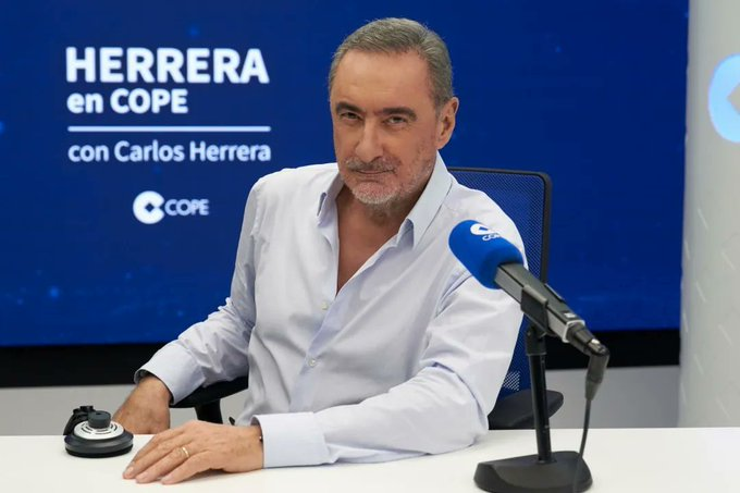 tonyalcano's tweet photo. @rosamariaartal Os presento a uno de los mayores especuladores inmobiliarios y capo de los pisos turísticos en Andalucía. Carlos Herrera gana al día 20.000€ en COPE. Estaba en contra de subir el salario mínimo. Fue condenado por utilizar sociedad pantalla para no pagar impuestos. https://t.co/eKsSC1BsWZ