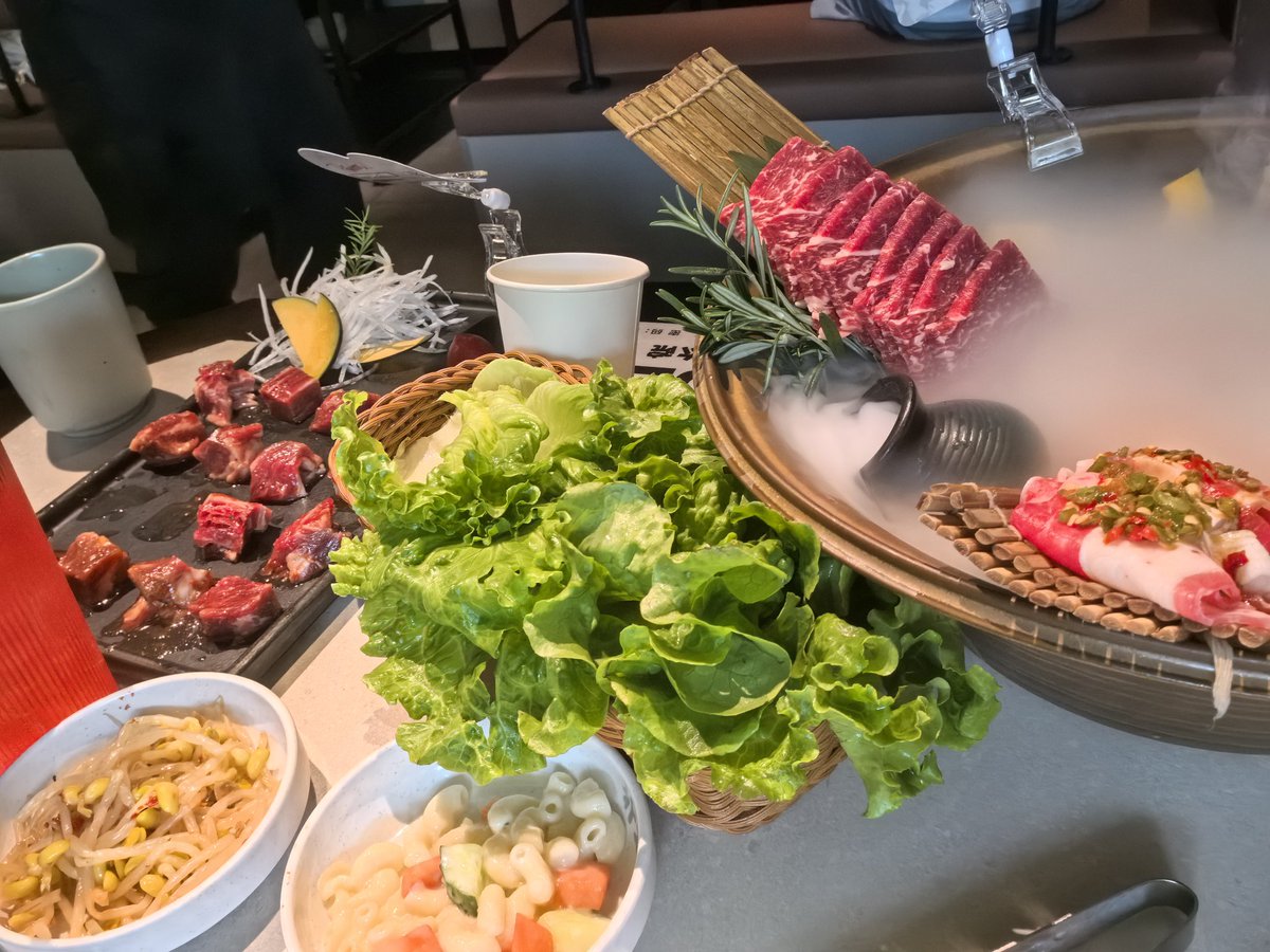 别人在过七夕，我在做💡，坐对面的我狗粮吃饱了 https://t.co/wGfufbvGyz