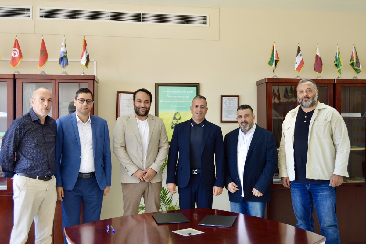 توقيع مذكرة تعاون بين معهد العلوم البحرية في البترون ونقابة المعلوماتية والتكنولوجيا

وطنية - وقع معهد العلوم البحرية والتكنولوجيا Marsati في مركزه في البترون بشخص مديره الدكتور اسطفان عسال ونقابة المعلوماتية والتكنولوجيا في لبنان ويمثلها النقيب جورج الخويري، مذكرة تعاون لتعزيز