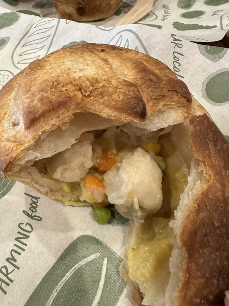shimotomocake's tweet photo. Tasmanian scallop pie https://t.co/lqzIkCOVFb