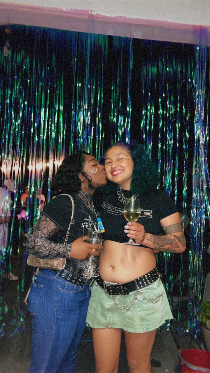 snek_666's tweet photo. last weekend i slayed a y2k themed party and made a friend ♥️ https://t.co/28jKFGcIbx