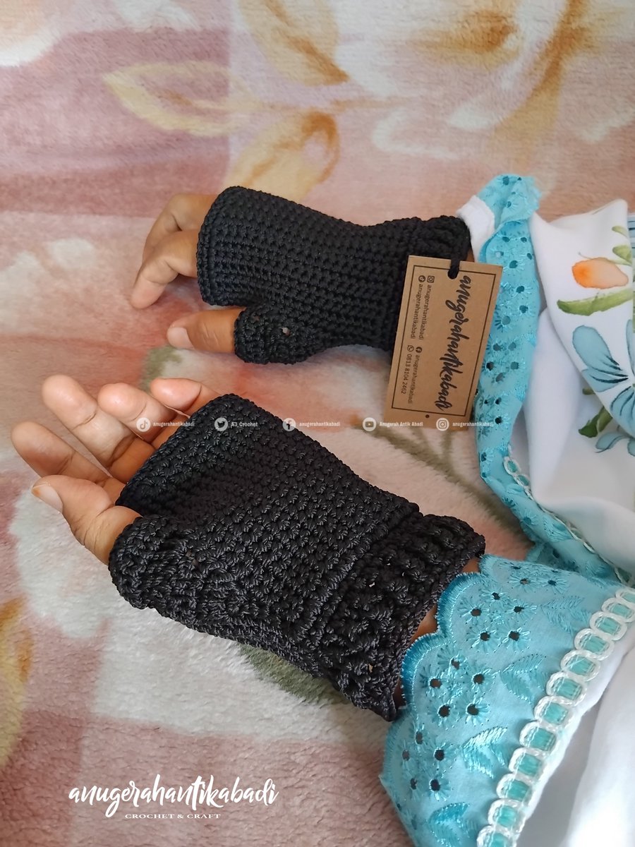A3_Crochet's tweet photo. Alhamdulillah..
Handsock Pendek Full Custom Handmade
Yg ini size nya agak gede yaa
Dim : 13.5 - 14 cm
Mat : Poly Kilap
#sarungtangan
#handsock
#sarungtanganhandmade
#handsockforladys
#sarungtanganrajut
#sarungtanganrajuthitam
#halfhandsock
#anugerahantikabadi
#umkmindonesia https://t.co/Uq36Kqpt2s