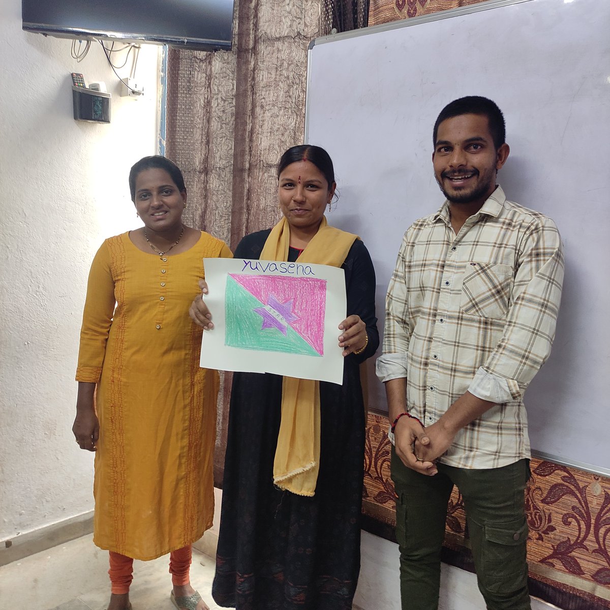 EnlishEngine's tweet photo. Students participated in an exciting flag activity
 🟢Join us to be fluent in English speaking. 
🟢Join us to develop personality.
 🟢Join us to improve Grammer.
 🟢Join us to crack an interview. 
🟢Join us to build confidence.  
📞Call Now +91 8019646484 https://t.co/tm2rivJ230