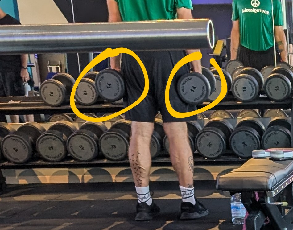 Stefano_Boz's tweet photo. In the top ten of useless things to do in the #gym 😂

#fitnessdemotivation #FitnessMotivation #autogoal #stupidthing https://t.co/eoRkRMY33V