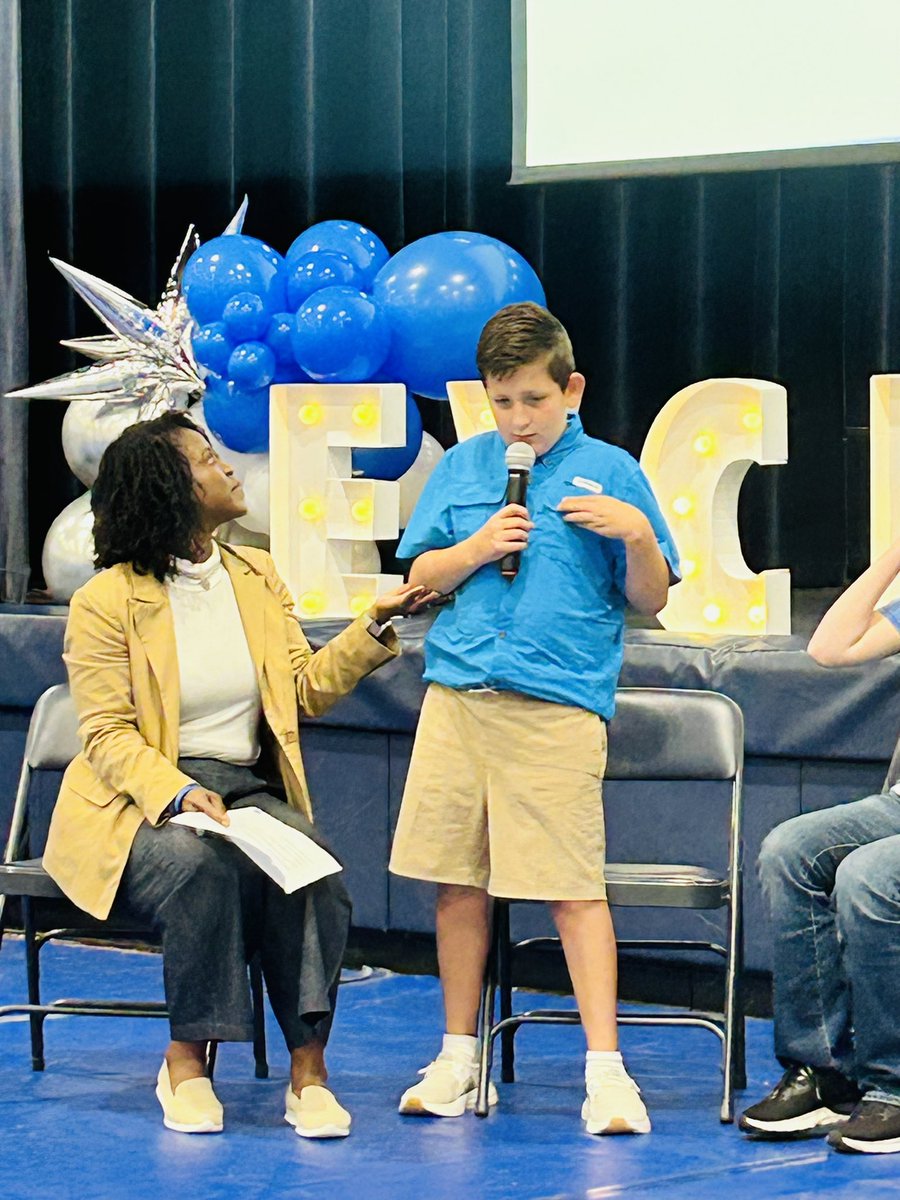 BunaSchool's tweet photo. Great convocation today with a great speaker! Love these days, when every, single one of us is eager to learn and grow!!
@Buna_ISD 
@DrTiffanySpicer https://t.co/uWik9HtLQY