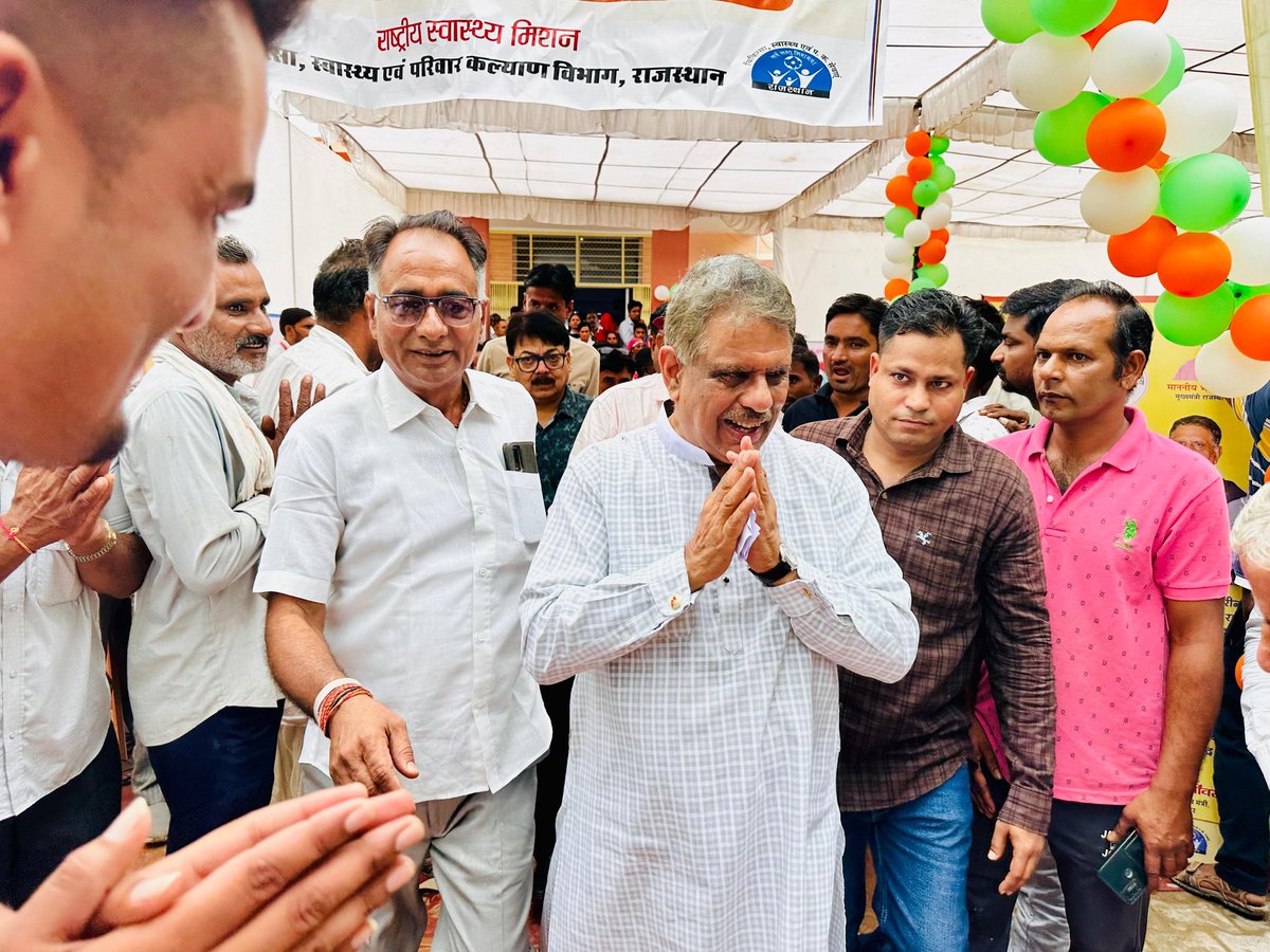 GajendraKhimsar's tweet photo. 📍खींवसर - राष्ट्रीय कृमि मुक्ति दिवस - 10 अगस्त

आज राष्ट्रीय कृमि मुक्ति दिवस के उपलक्ष्य पर प्रदेश स्तरीय कार्यक्रम की शुरुआत खींवसर के राजकीय अस्पताल मे नौनिहालों को एलबेंडाजोल की दवा खिलाकर की, राष्ट्रीय कृमि मुक्ति दिवस अभियान 10 अगस्त को आयोजित कर 1 से 19 साल तक की उम्र के लगभग 3 करोड़ 33 लाख 59 हजार लक्षित बच्चों, किशोर-किशोरियों को कृमि नाशक दवा खिलाई जाएगी।

पेट में कीड़े (कृमि) से निजात दिलाने वाली यह दवा प्रदेश के निःशुल्क खिलाई जाएगी। यदि कोई बच्चा पीछे रह जाता है तो 17 अगस्त को मॉपअप दिवस पर भी यह अभियान संचालित होगा।

@BhajanlalBjp