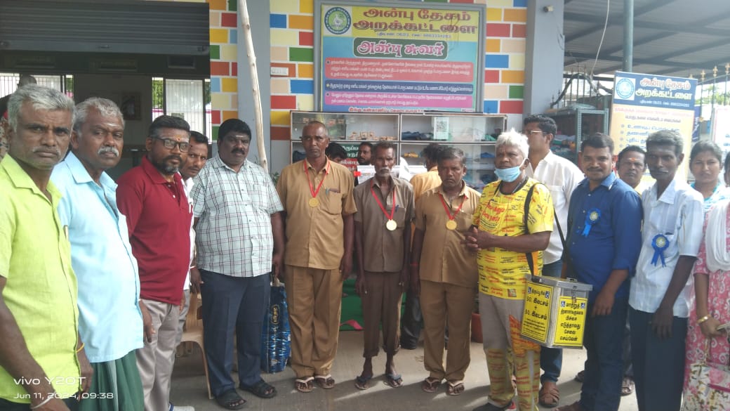 VellakovilMpty's tweet photo. Felicitate the Champion Workers and Volunteers on 10.08.2024 My_Waste_My_Responsibility
#IndiaVSGarbage
#SwachhthaKaUpahaar
#IndiaVsGarbage
#SwachhAmritMahotsav
#SwachhSurvekshan2023
#harageelasookhaneela
#Pugaiilabhogi
#RRR4Life
#ChooseLiFE
#IndiaVsGarbage https://t.co/oEpCf3WjtB