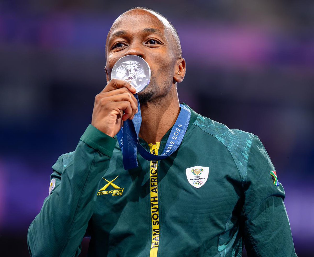 AkaniSimbine's tweet image. An Olympic Silver Medalist 🥈😭

#Olympic2024 #Paris2024