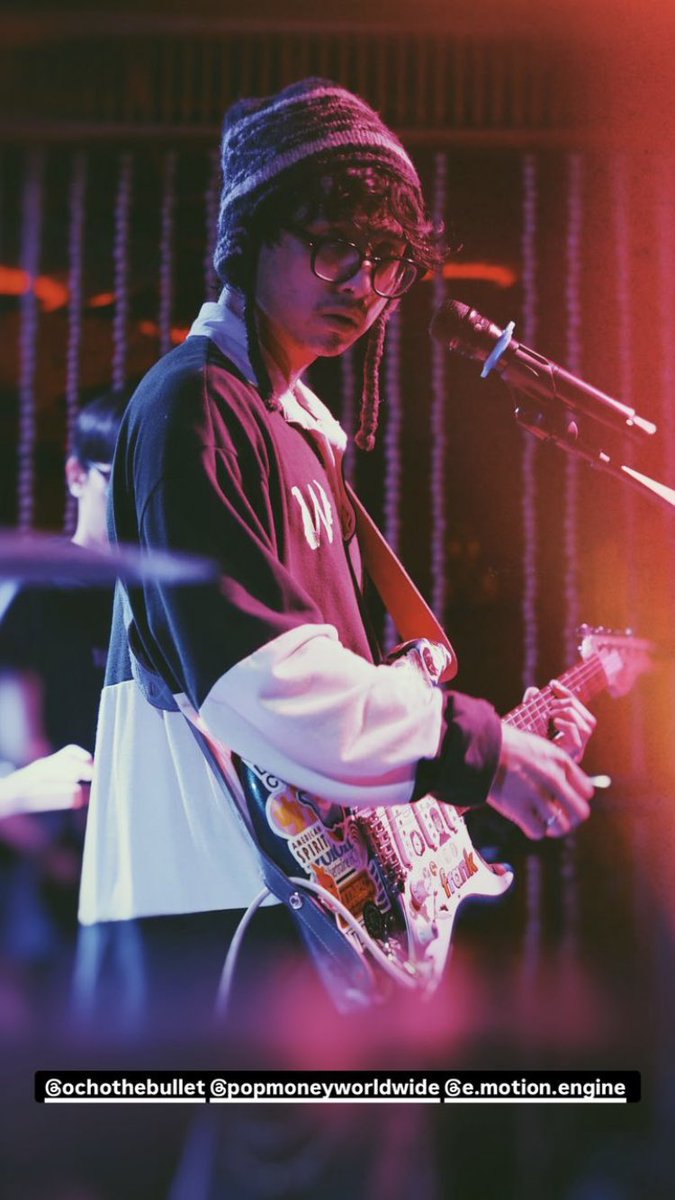 balaforocho's tweet photo. ocho spotted!! with his bandmate (e)motion engine at I Won’t Release Party last night❤️‍🔥

cr : underdogmusicph on IG story

#OchoTheBullet @ocho3x https://t.co/adIaU5WeC3