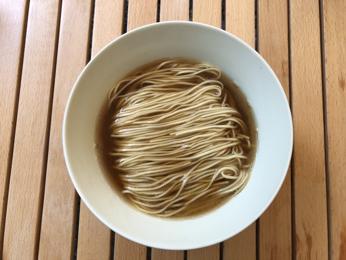 da_yama____'s tweet photo. 9連休初日はファミキャン🏕️
アベズの煮干ラーメン（冷凍）で開幕

暑いのでテント泊は諦め、エアコン、電源付きのバンガロー泊
#キャンプ  #ラーメン # #ラーメンABE's #煮干しラーメン #静岡ラーメン@ramenabes https://t.co/wnQzqUXlgT