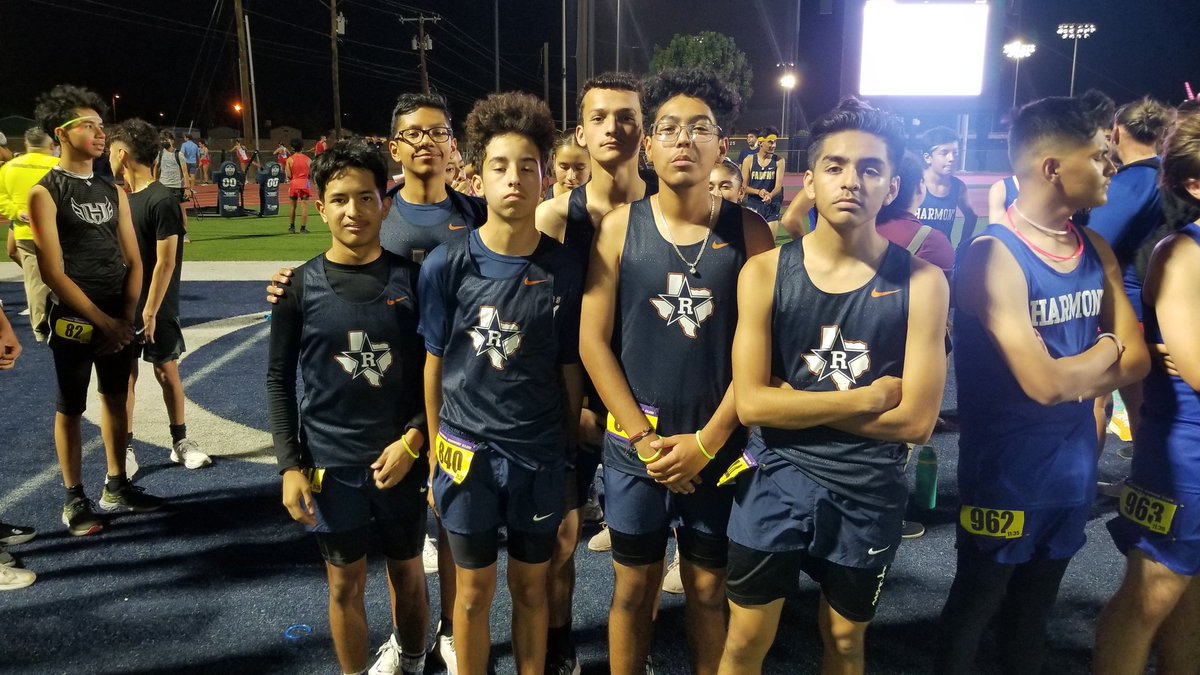 What a great way to start off the XC season!  Thank you DV/Eastwood HS for hosting the midnight run!! 👏 #riverside4ever