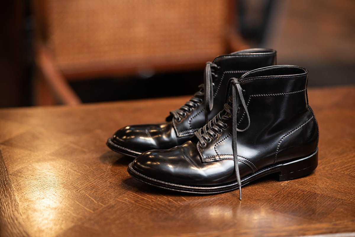 NATORIYA2's tweet photo. 美しく格好良く、希少であること
blog👉https://t.co/R033940KWq
Each time you care for your leather shoes, your way of life is etched into them.
革靴を手入れするたびに、その人の生き方が刻まれていく。
#alden
#4562H
#modifiedlast
#6inchboots
#shellcordovanboots
#natoriya https://t.co/f3PAQ2ip0b