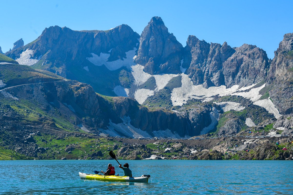 🎉Yüksekova Alpleri’ndeki Sat Buzul Gölleri’nde festival heyecanı başladı.

🥳🥳3400 Rakımlı Türkiye’nin En Yüksek Festivali bugün başladı. 

Ülkemizin dört bir yanından misafirlerini ağırlayan ve bu yıl 6’ncısı düzenlenen ‘’6. Cilo Fest’’ an itibari ile başladı. Festival