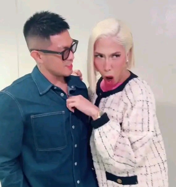 viceyygf_'s tweet photo. OMG! CUTE MAG-ASAWA HUHU

#ViceGanda #ionperez #ViceIon #showtimefunbansa @teamvicePH https://t.co/tfEntGd3RE