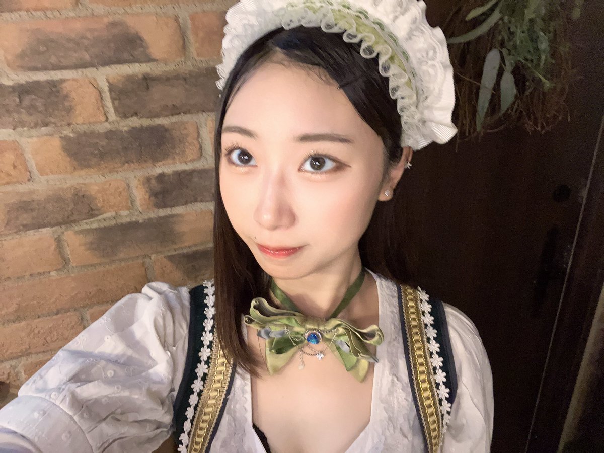 fairiet_01's tweet photo. 【緊急告知⚠️】
本日急遽早番が制服でのお手伝いじゃなくなった為、本日最終出勤のツキのみ遠隔でフェアリート制服のチェキを購入できるようにしました！
本日の22時までに遠隔にてご購入の方が対象です。
※店舗で入れて頂いてもスタンプ押しますが、制服のチェキが欲しい方はぜひ💌 https://t.co/fN6TAZ9hxz