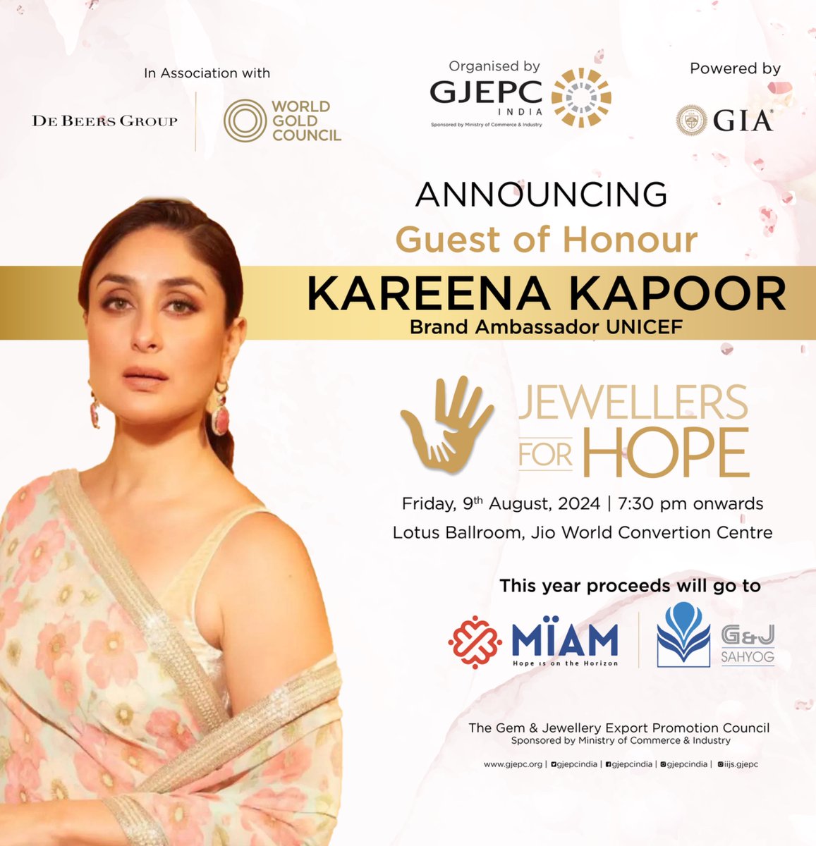 ebina_ent's tweet photo. 🌟 Grateful to have Kareena Kapoor support Miam Charitable Trust in empowering students! 📷 
#kareenakapoor #makingadifference #kareenakapoorkhan #saifalikhan #jewellery #bollywood #miamcharitabletrust #ngo #trust #gia #jio https://t.co/A6TGLpOD9w
