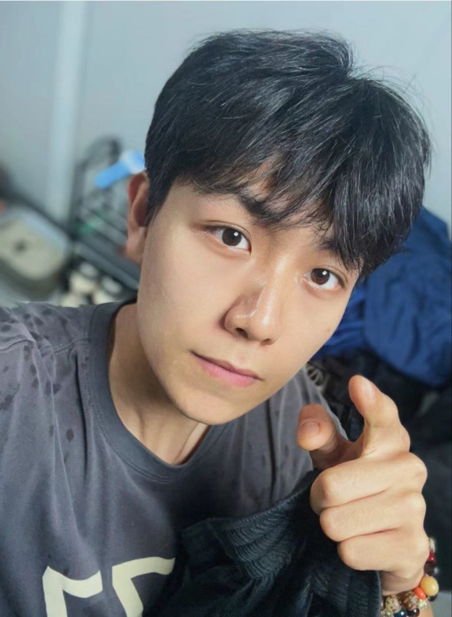 JaninaLovi97748's tweet photo. 休息休息 今天不用去工地打灰 躺会看个电视都硬成这样 是不是应该有个骚逼在杰哥胯下吃屌更美好 https://t.co/n2RQM6kIY2