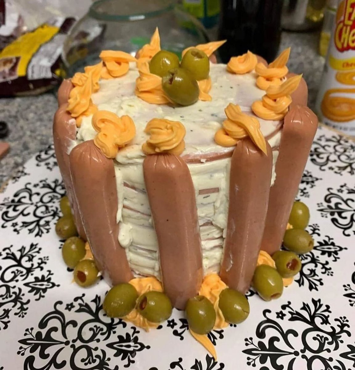 supergamerside's tweet photo. On prépare tout doucement la rentrée, mais quelques nouveautés sont déjà là…
En plus du rhum épicé, nos invités devront maintenant goûter nos spécialités culinaires comme le knackicake https://t.co/5YMWwdHO3b