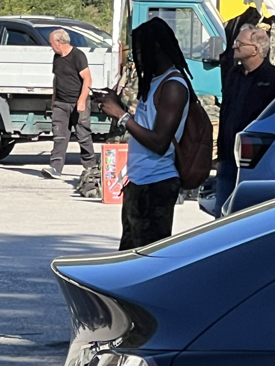 Falask2's tweet photo. Segnalo un Frank Zambo Anguissa lasciato in un autogrill sulla SS17 da Antonio Conte. https://t.co/B7rYW89S9P