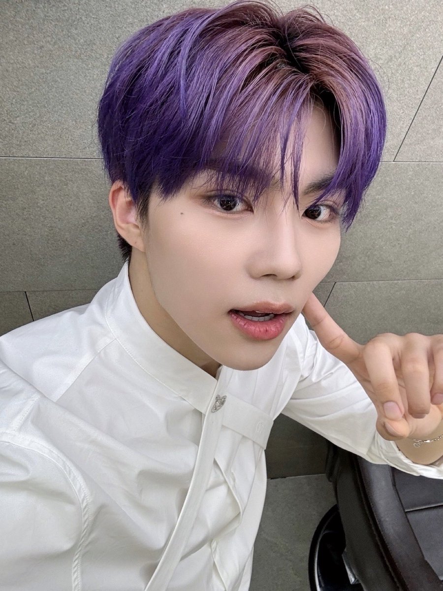 _𝗭𝗘𝗥𝗢𝗙𝗢𝗖𝗨𝗦

음악중심을 Special하게 빛낸 오늘의 Special MC🌟 MC가 두 명이었는데 제로즈는 빛밖에 안 보였다네요..🥲

#ZEROBASEONE #ZB1
#제로베이스원