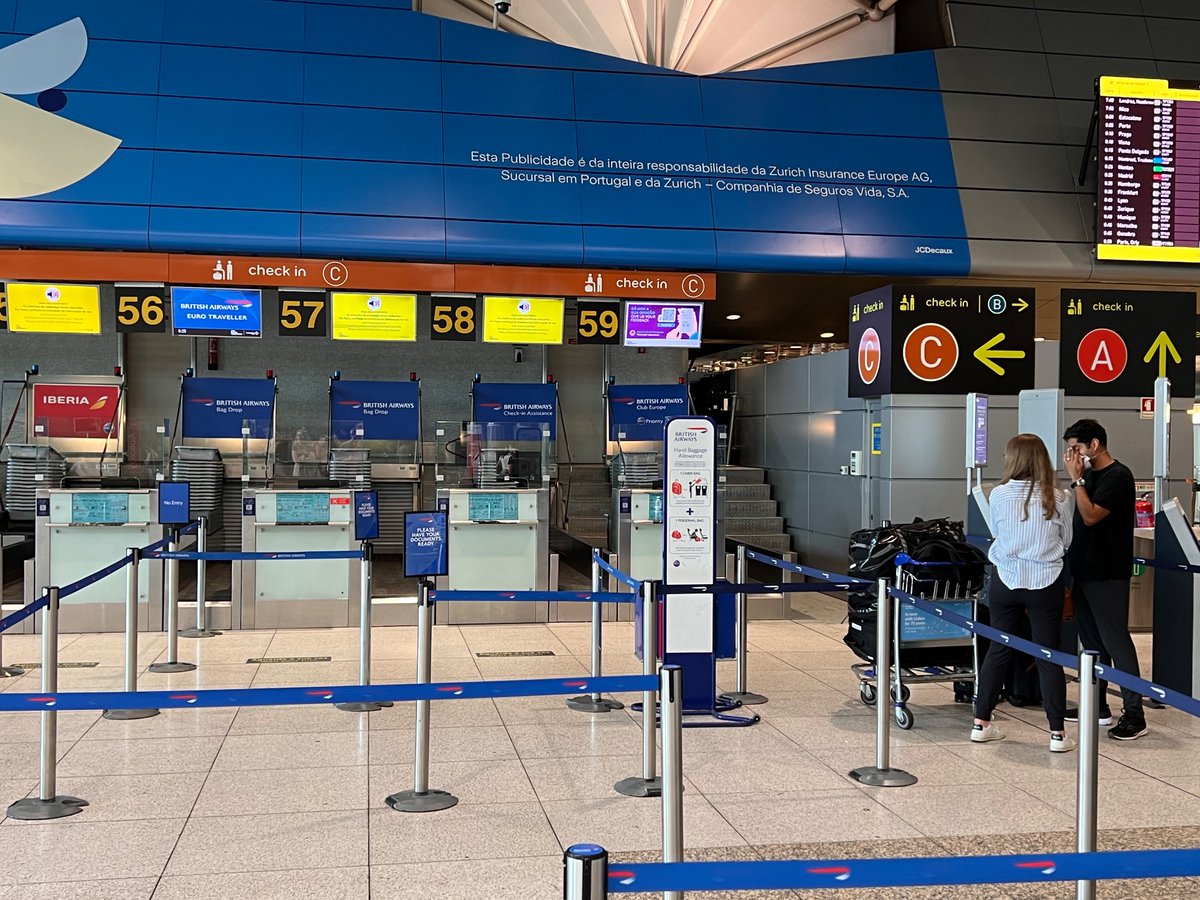 kevinklein's tweet photo. @British_Airways You told us to come to the airport at least 3 hours early to meet you for check in, since your “systems aren’t working”. Seems your people aren’t either? LIS airport staff - can you wake up your BA counter agents? A few hundred of us waiting for you. https://t.co/2UiDWgKlbY