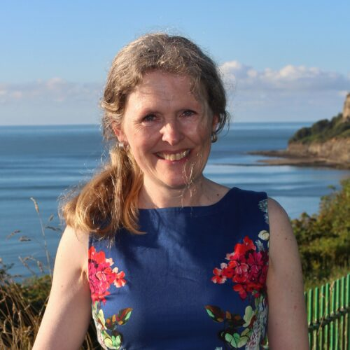 Goedemorgen, een kleine update voor mijn volgers, omdat ik beduusd ben dat het er zoveel zijn. Vijf jaar geleden was ik nog een gewone burger, moeder en huisarts in Kampen. En vooral; een social media digibeet.

Het gaat goed. Ik ben waarnemend huisarts, dus huisarts zonder