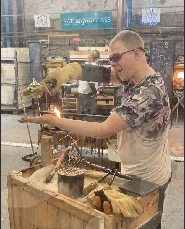 BathAquaGlass's tweet photo. Our glassblowers are here to leave you #blownaway this summer!
Come & put your breath into a bauble or join us on the Hot Floor and make a bauble yourself!
https://t.co/1tzYvMRCCQ
#glassblowing #visitbath #bathartisan #giveitago #staywarm https://t.co/MuNi0tnJL3