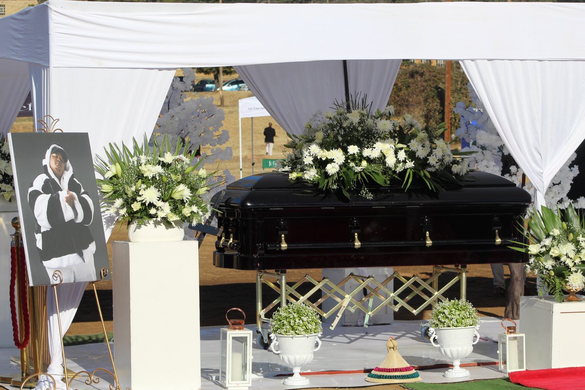 MedupeKB's tweet photo. #malomevectorfuneral #malomevector #Funeral #Death #Lesotho #family #Dailysun @dailysunsa https://t.co/CPAq2uwCXl