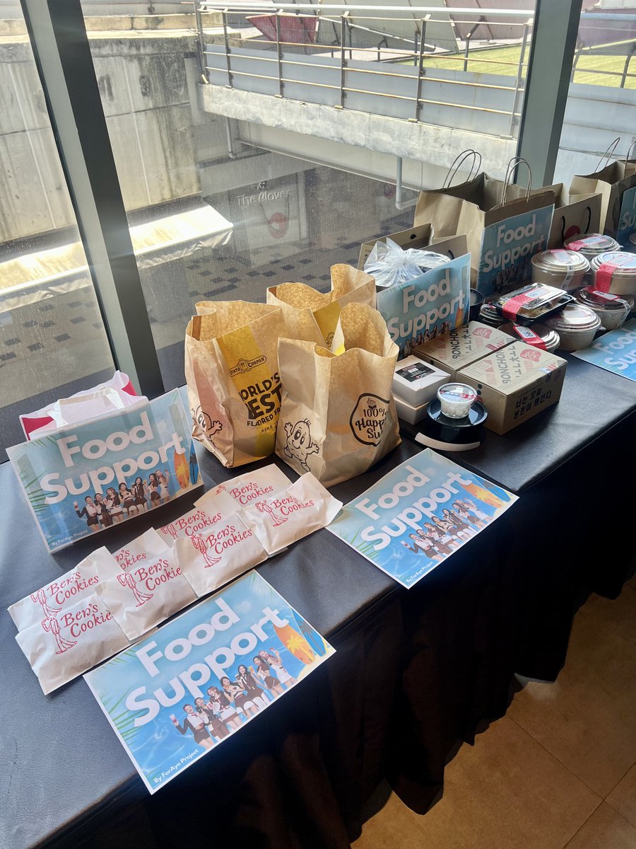 ForayeProject's tweet image. FOOD SUPPORT • “ all cafe 4EVE FAN MEETING GIRL GANG GAME ”
ฟีฟๆ หม่ำๆ หม่ำๆ กู้ดเกิร์ลลลล เติมพลังก่อนออกไปมอบความสุขให้แฟนๆ🍰🍔🥪
#AllCafex4EVE
#เฟรชไม่หยุดสุดทุกไลฟ์สไตล์ #AllCafe
#4EVE
