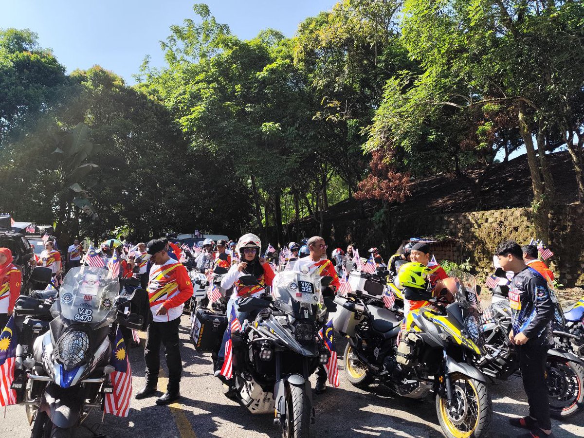 JaPenWPKL's tweet photo. [FOTO UPDATE #KMJGWPKL] #10082024 #Checkpoint1 Konvoi Kembara Merdeka Jalur Gemilang (KMJG) Negeri Selangor yang diketuai Pengarah Penerangan Negeri Selangor, Normaizatulakmal Tujad telah tiba di Tapak Peniaga Koperasi Masjid Wilayah Persekutuan Kuala Lumpur.

#KMJG #KMJG2024 https://t.co/cM3GySlwNN