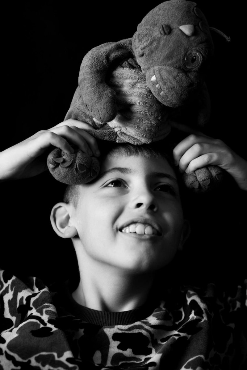 NdavisonR's tweet image. A couple from yesterdays family portrait session -3 dags 3 young humans 
We move with the light 
Walter wanted to share his #diabetes story and how his brothers help
Him
#diabetesawareness  #dayjob #portraitphotographer #tuxford #naturallightstudio #bw #nottinghamshire #yorkshire