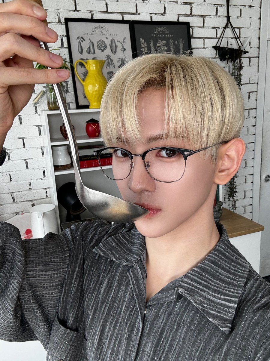 TPST_twt's tweet photo. [#LEW] 아니 이 맛은🫠
.
.
.
美味(미미) https://t.co/rLjSANMMJi