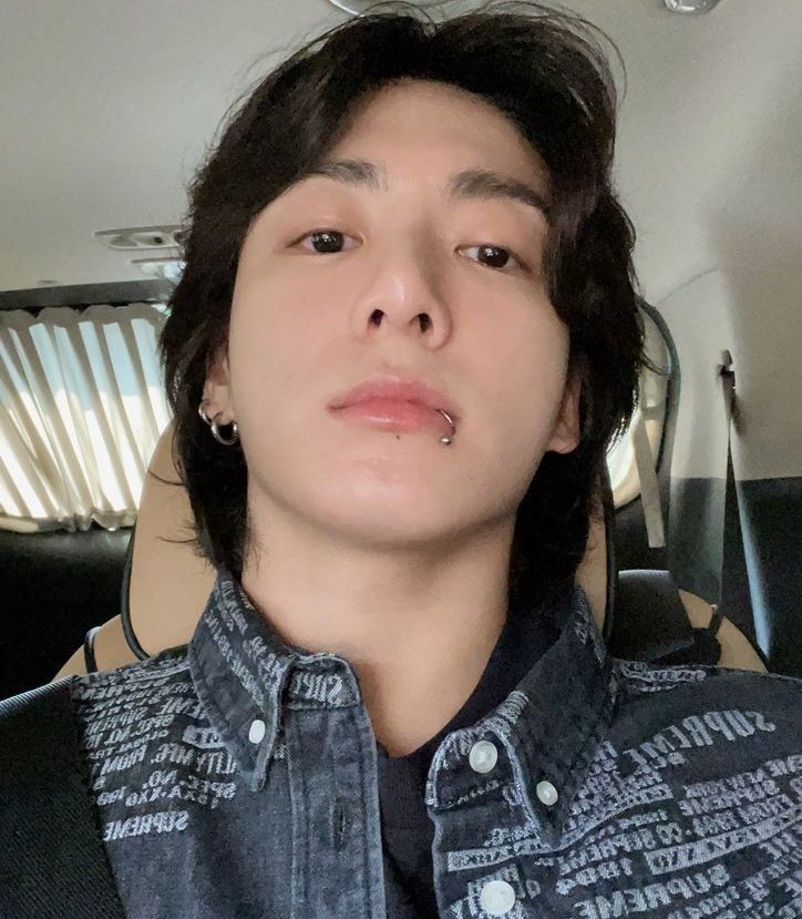 Un #aukookv donde nadie sabe si Taehyung y Jungkook se llevan mal o se gustan.

#aukooktae #kooktae #kookvau #au