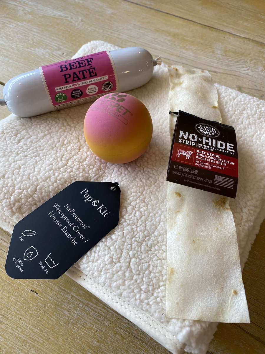 Bundle up for grabs in today’s Pawlympics! 

Maybe you are good at sock chewing, baff dodging, towel wrestling, barkerating at thin air, ballee stashing…..oh wait, is that just me?? 😆😆😆

Can’t wait to see your skills pals!

#Pawlympics #BeMoreBob 

(Winner chosen at random by