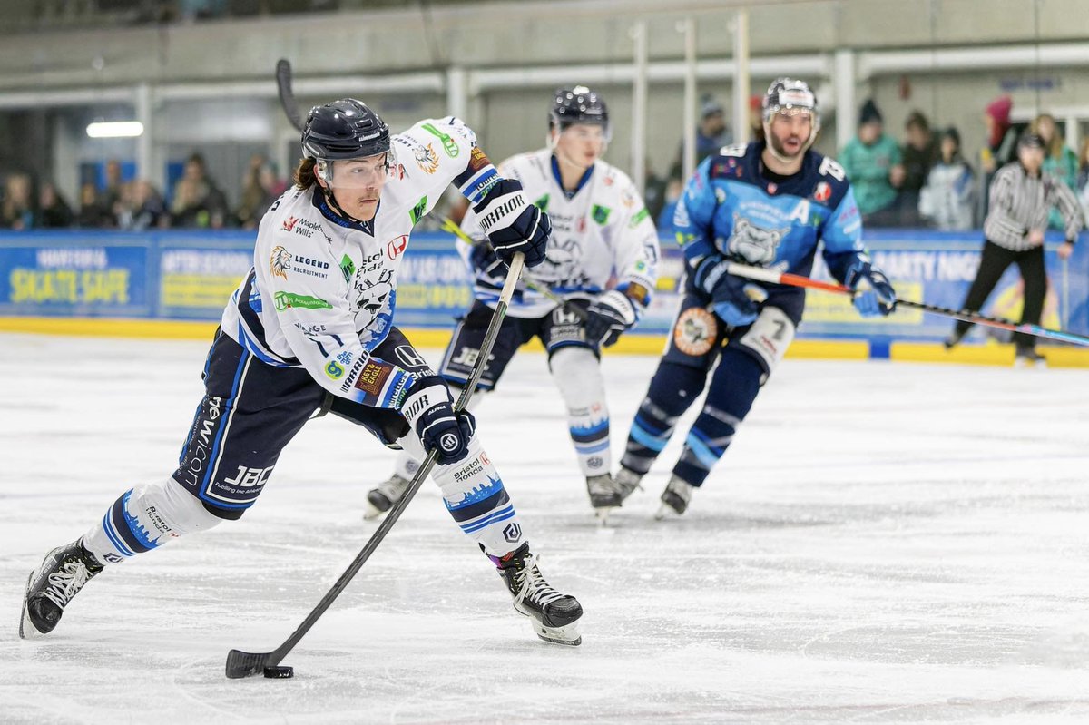 It's almost time to get back on that ice. Who's ready?🏒🥅

📸 Bristol Pitbulls 

#feelthepower #dunamissportswear #dunamiswear #icehockeyuk #icehockeyplayers