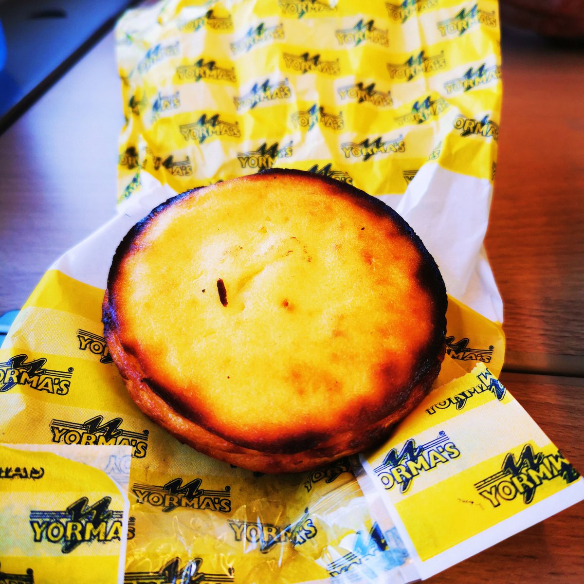 This is birthday cake no 53.
A small one because today is a travel day.
I bet tomorrow I'll get a proper one. 🥰