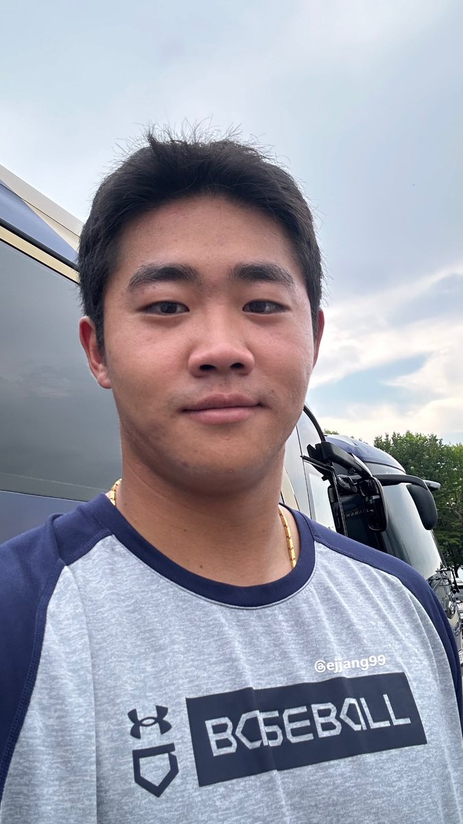 전루건 선수님 셀카,,💕
사람많은데도 싸인,셀카 거의다해주고갓어요
너무 착해🥹....전루건 화이팅//🍀