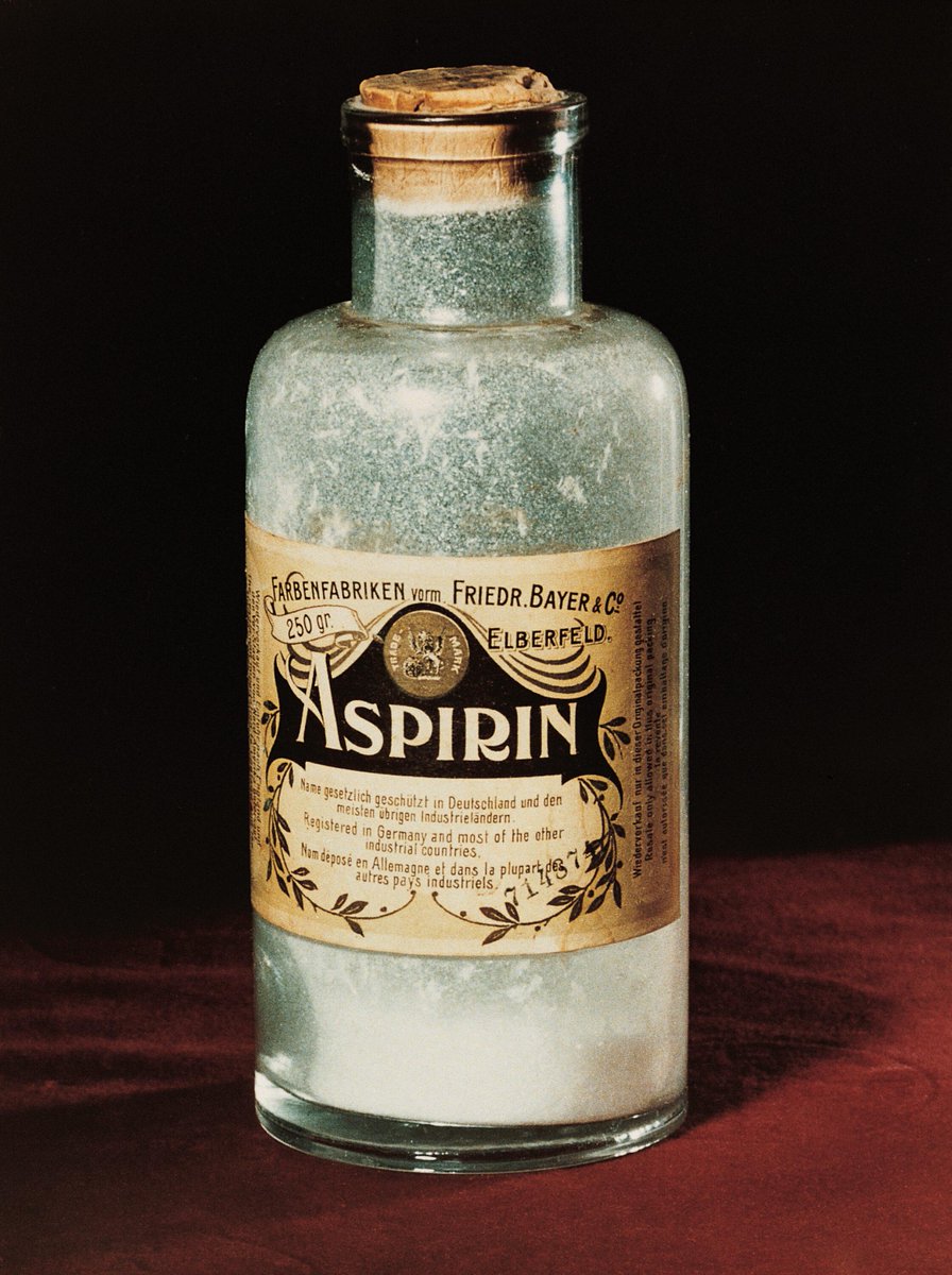 BayerEspana's tweet photo. #Efemérides El 10 de agosto de 1897, hace hoy 127 años, el científico de #Bayer, Felix Hoffmann, sintetizó por primera vez de forma estable el ácido acetilsalicílico, principio activo de #Aspirina. https://t.co/5iIXggCX1N