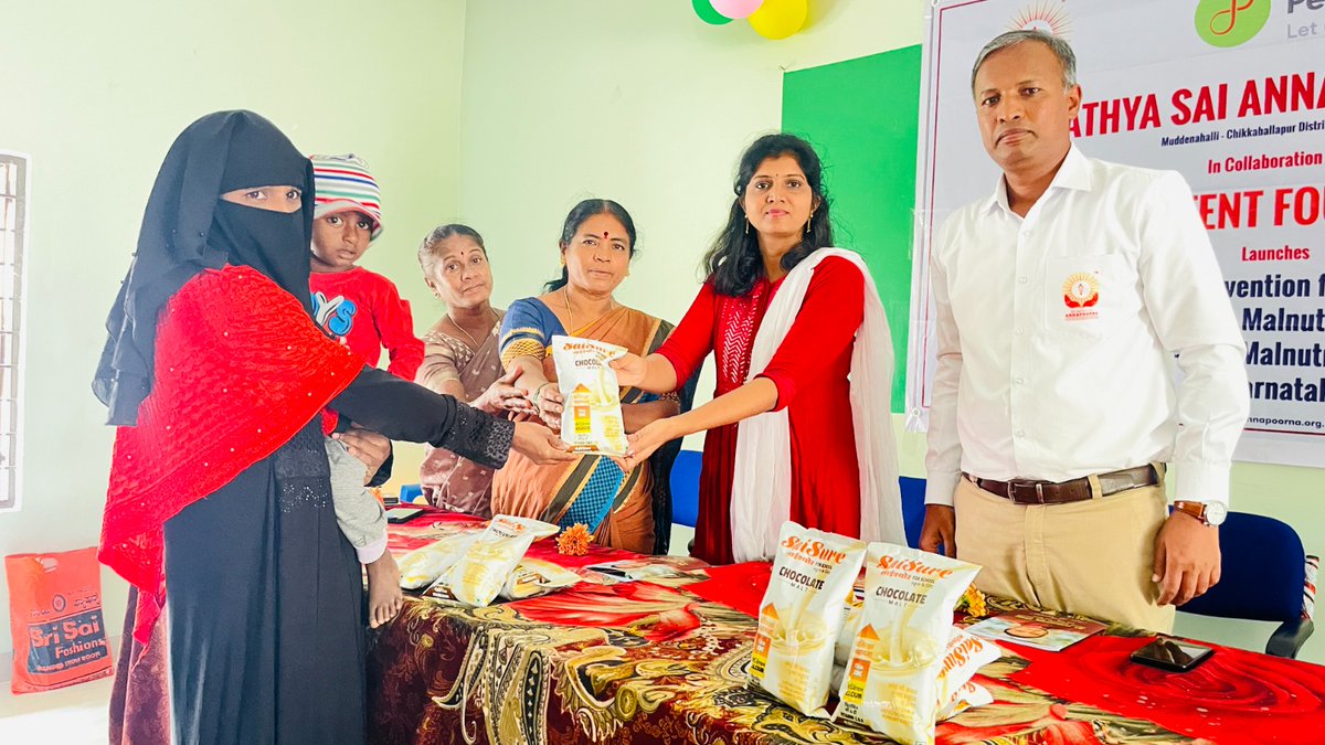 annapoornatrust's tweet image. Sri Sathya Sai Annapoorna Trust, in collaboration with Persistent Foundation of Persistent Systems, is continuing a drive to provide a nutritional health mix in the form of SaiSure to children who come under the category of SAM &amp;amp; MAM in Sidlaghatta Taluk of Karnataka.