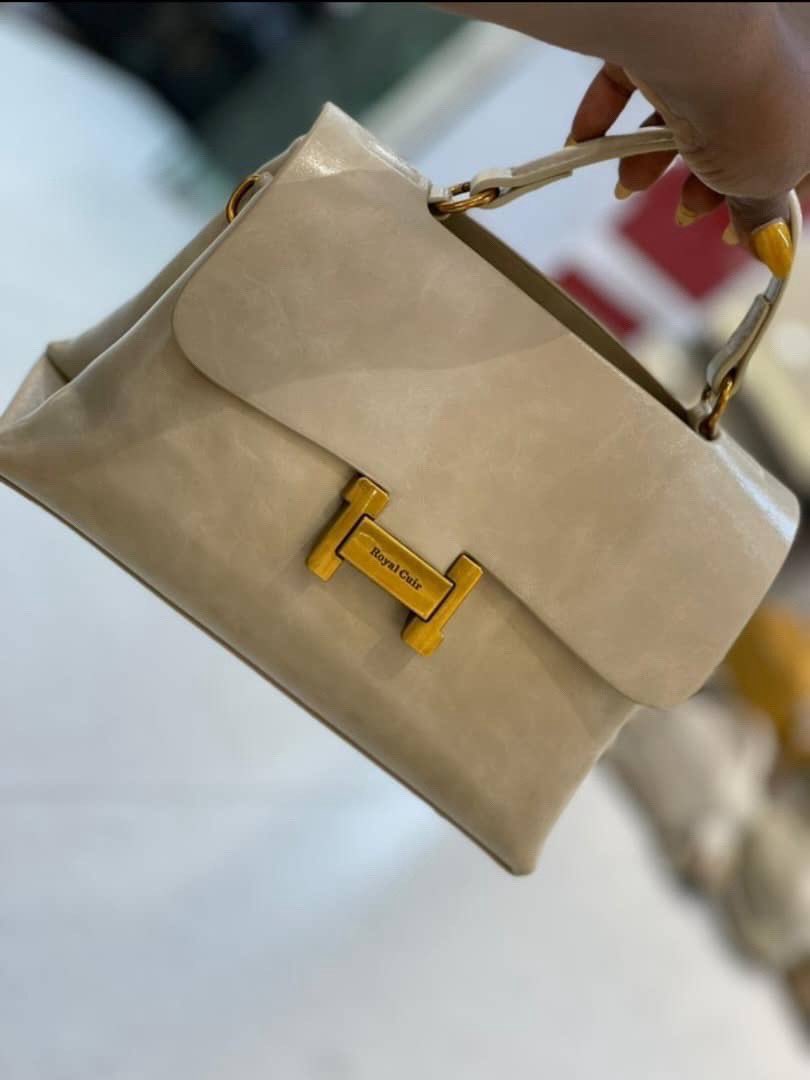 jaelaccessories's tweet photo. Discover our stunning collection of bags that combine fashion, functionality, and quality.
From chic totes to sleek backpacks, we've got you covered.

Shop now and upgrade your accessory game!
#jaelAccessories #BagLove #FashionMustHaves #AccessoryGoals #ShopNow https://t.co/3c9AOvdXQz