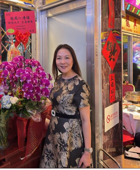 YRP's tweet image. MISSING: YRP is seeking public assistance to locate a Missing female from Markham. Anita Yuk-King Mui, 56- year old, 5&apos;6, 130lbs, brown shoulder length hair, wearing a blue, gold &amp;amp; white knee length dress and black dress shoes. Anita was last seen in the area of Baycliffe Rd &amp;amp;…